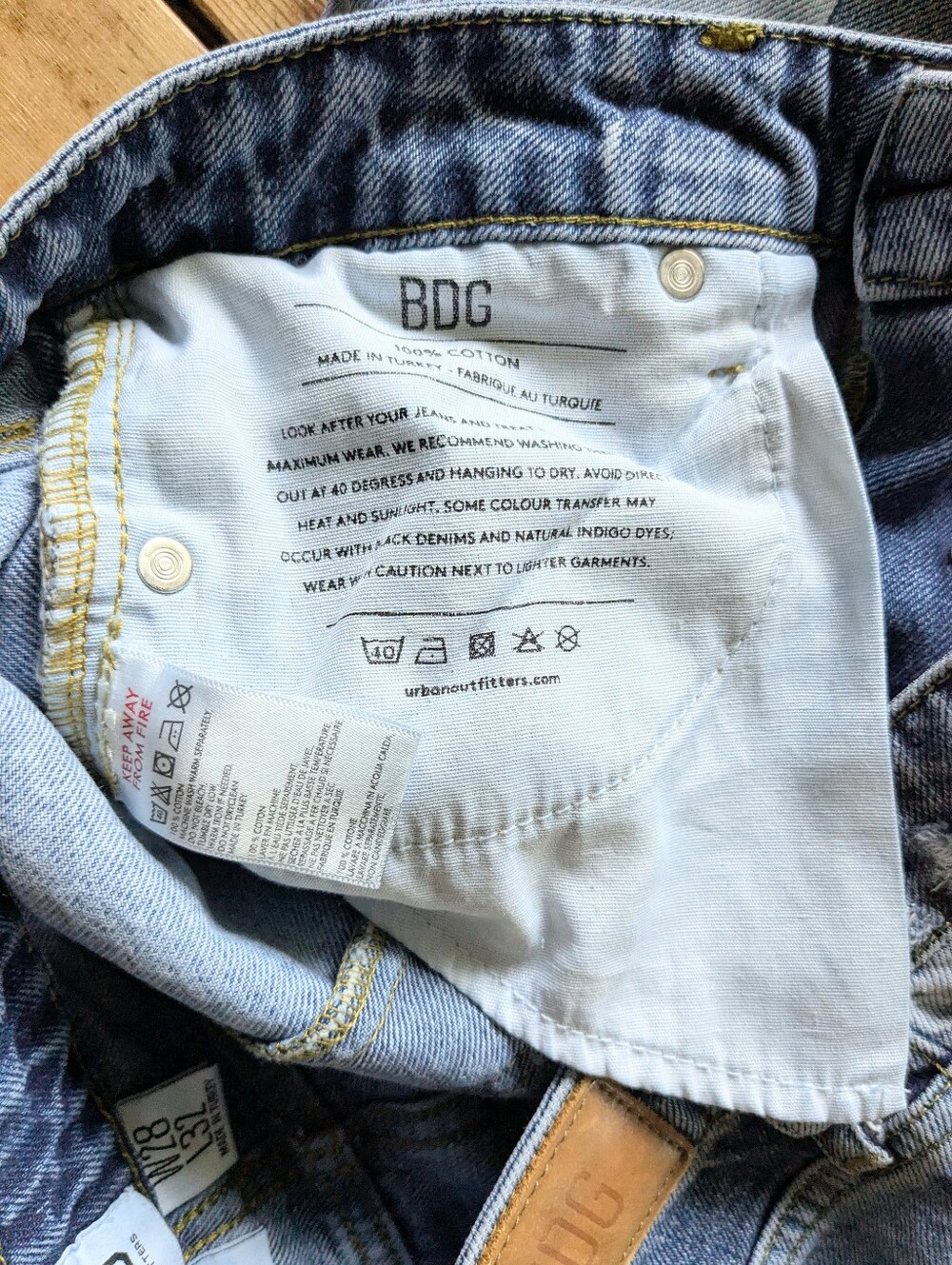BDG Urban Outfitters Jessye Two-Tone Straight Leg Cropped Cotton Raw Hem W28 - Picture 10 of 10